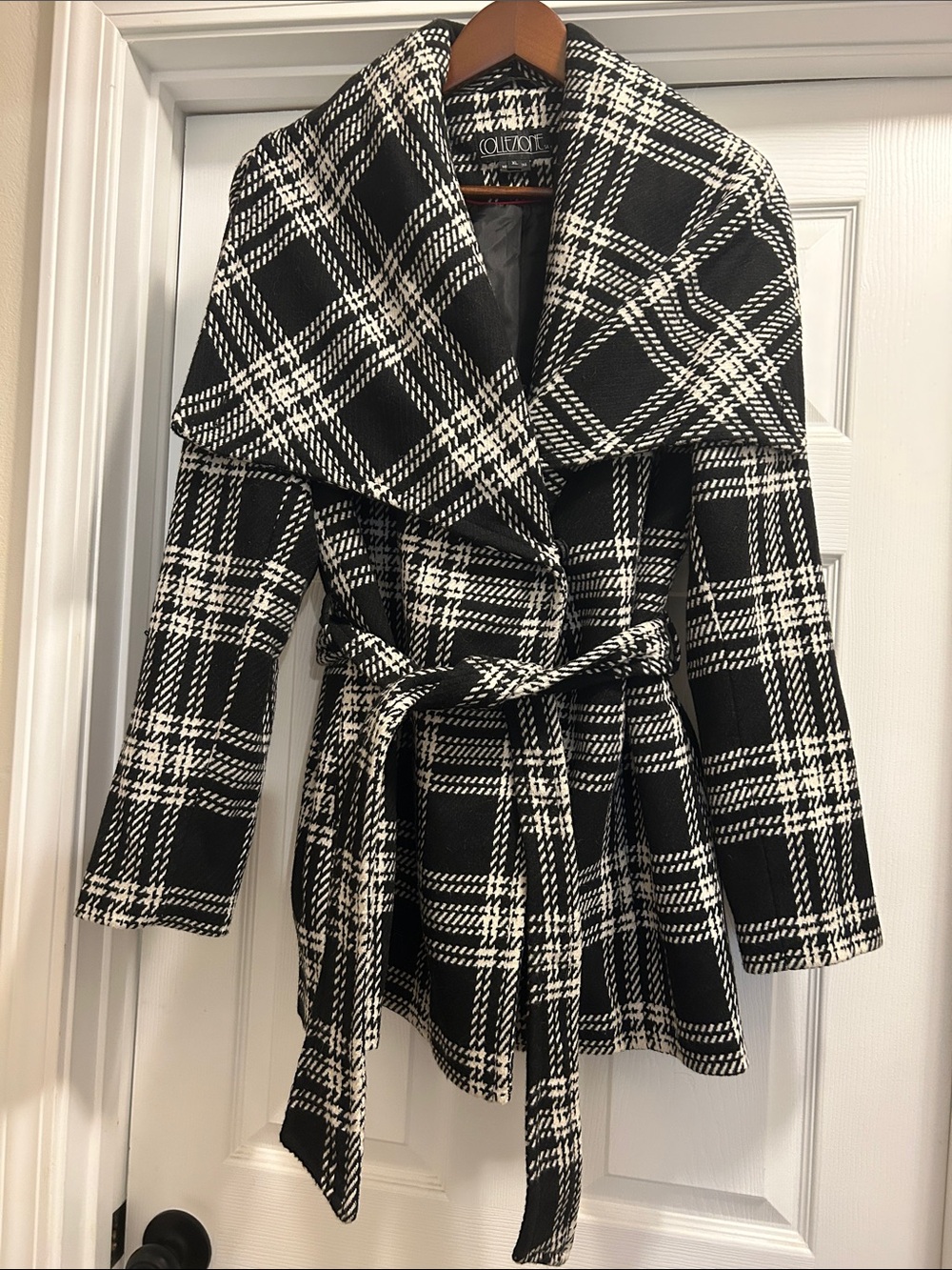 Quinori Black & White Plaid Belted Shawl-Collar Trench Coat